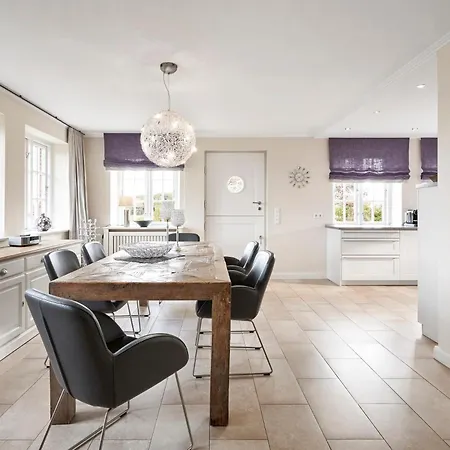 Semesterbostad Strandlöper Utersum